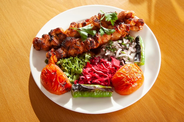 Pollo Shish Kebab Verduras Asadas