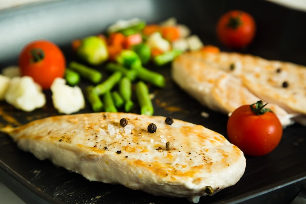 Pollo stean asado en pan