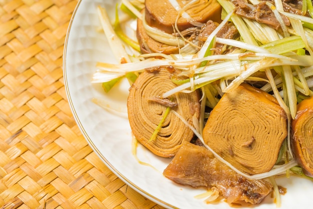 Pollo vegetariano estofado con plato frío especial del noreste de China