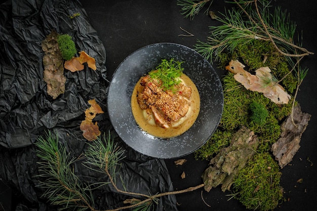 Pollo Yakiniku con salsa asiática y crema de patata