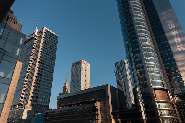 Polonia Varsovia Centro y ciudad del cielo con modernos edificios comerciales de vidrio