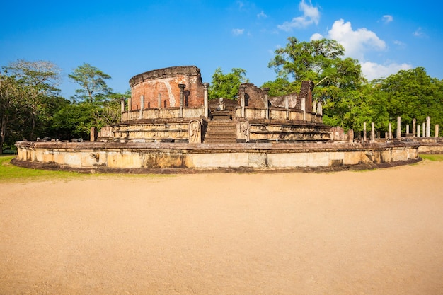 Polonnaruwa Vatadage es una estructura antigua que se remonta al Reino Polonnaruwa de Sri Lanka.