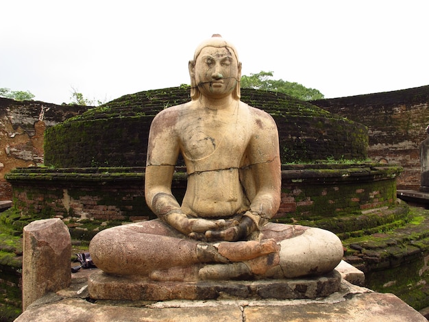 Foto polonnaruwa vatadage, ruinas en el parque polonnaruwa, sri lanka