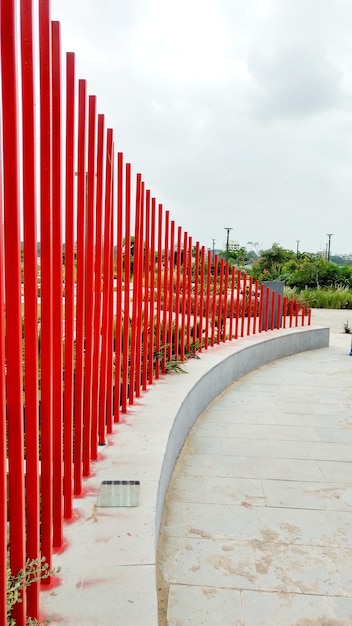 Foto los polos rojos contra el cielo