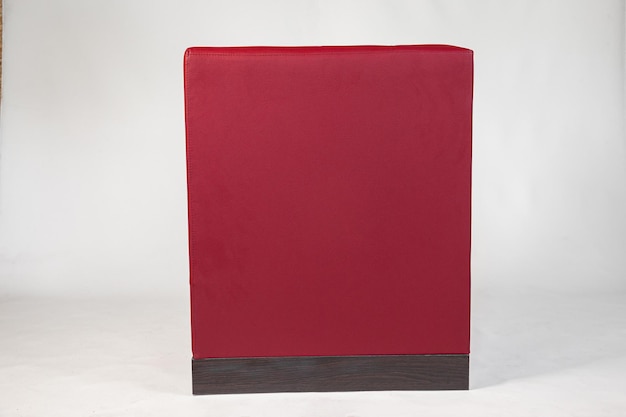 Poltronas com assento de couro vermelho