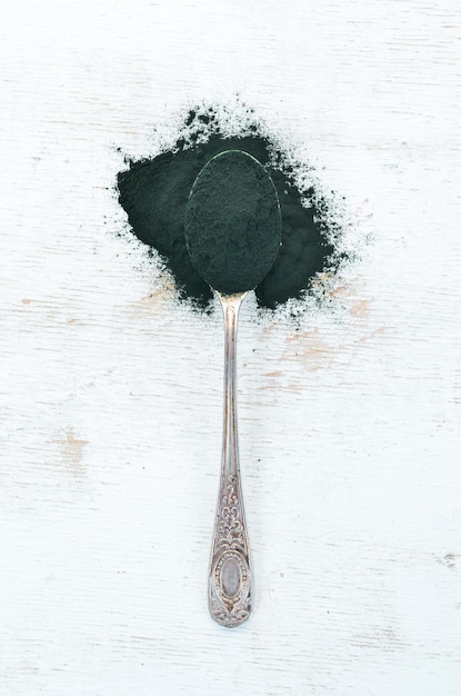 Polvo de espirulina. Superalimento Vista superior. Espacio de copia libre.