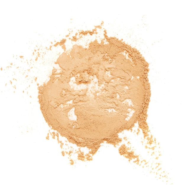 Polvo facial beige estrellado para maquillaje como muestra de producto cosmético aislado en imagen de fondo blanco