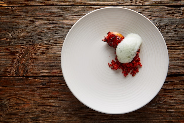 Polvo grelhado com espuma de ar de salsa