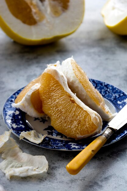 Pomelo fatiado