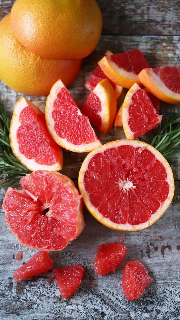 Foto pomelos jugosos frescos. pulpa de pomelo. concepto de vitamina c.