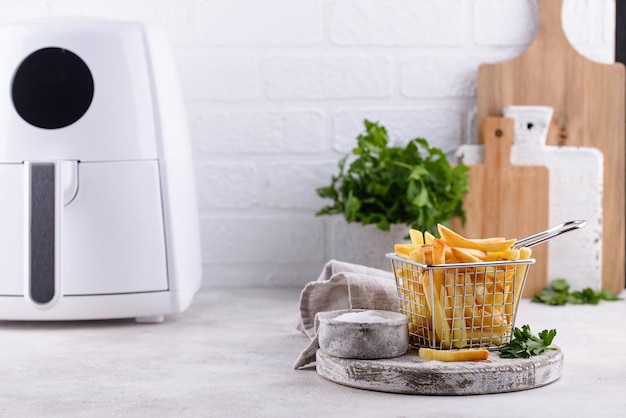 Pommes frites in der Heißluftfritteuse zubereitet