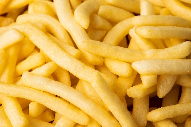 Pommes frites Knabbergebäck knusprig kartoffel salzig. Fast Food oder Junk-Food-Snacks ungesundes Konzept.