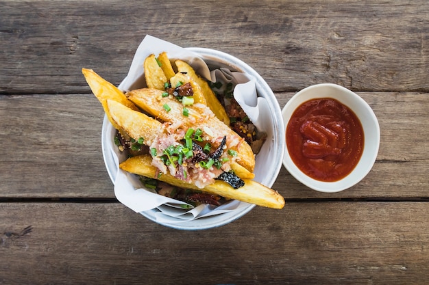 Pommes Frites mit Ketchup