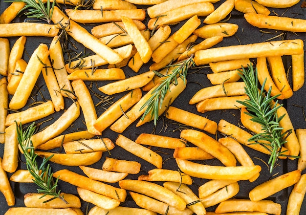 Pommes Frites mit Sauce