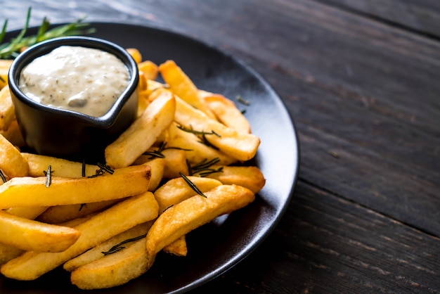 Pommes Frites mit Soße