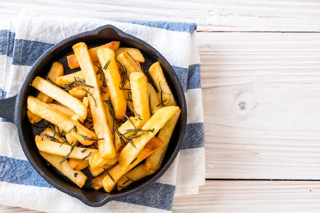 Pommes Frites mit Soße