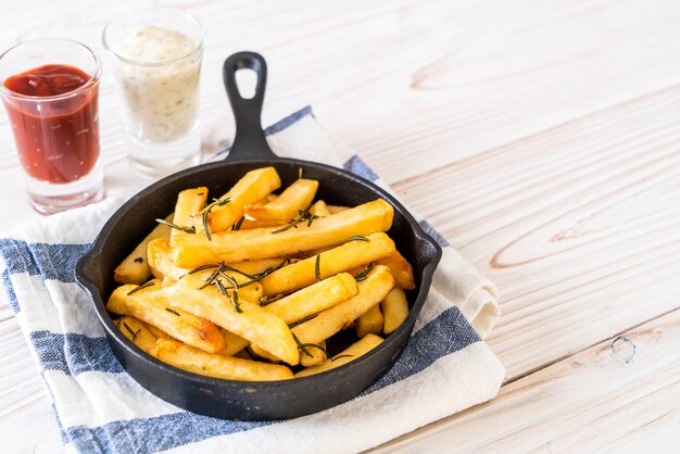 Pommes Frites mit Soße