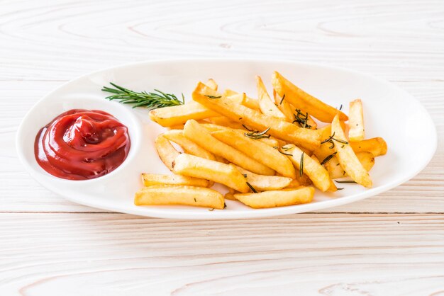 Pommes frites mit soße