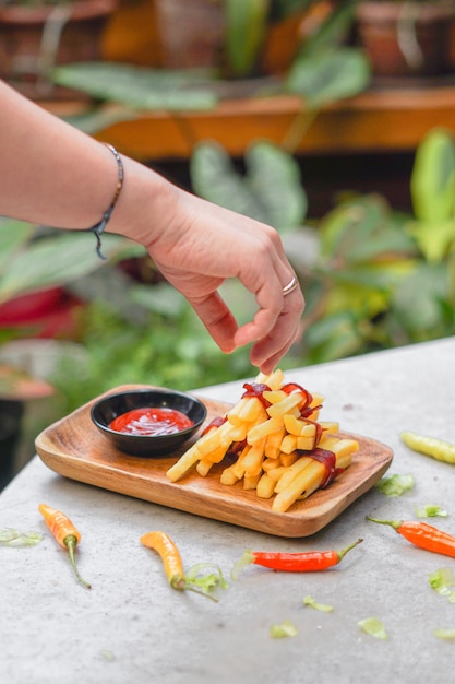 Pommes Frites mit Soße