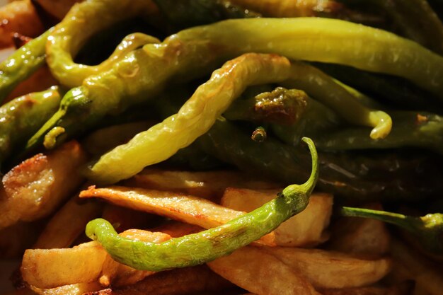 Pommes-Frites und Paprika Lebensmittelhintergrund