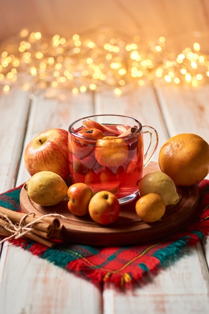 Foto ponche de frutas de natal mexicano tradicional feito para o natal