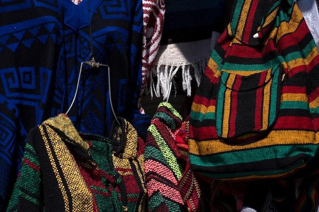 Foto ponchos mexicanos para la venta en el mercado