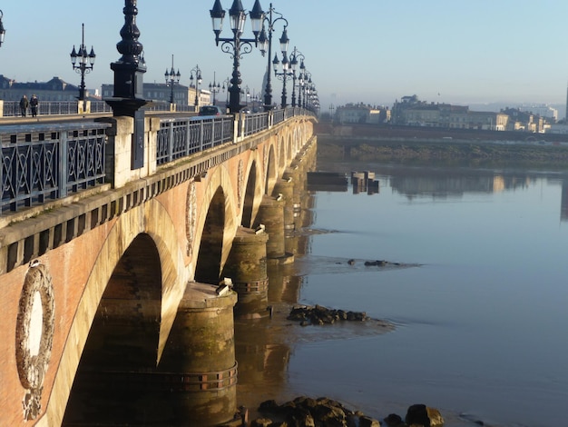 Pont de pierre über dem Fluss Garonne