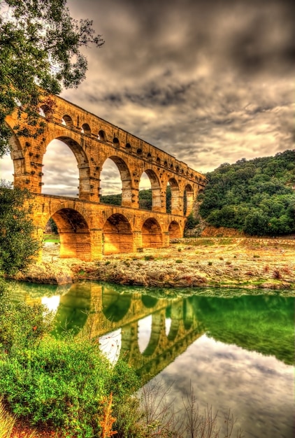 Foto pont du gard altes römisches aquädukt unesco-weltkulturerbe in frankreich