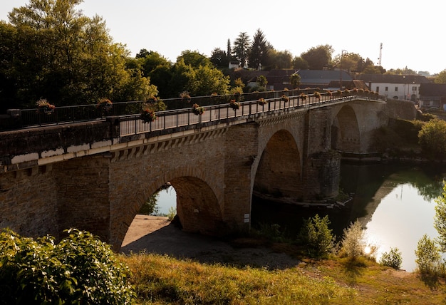 Ponte antiga sobre o rio Deu dOloron na cidade de Navarrenx França