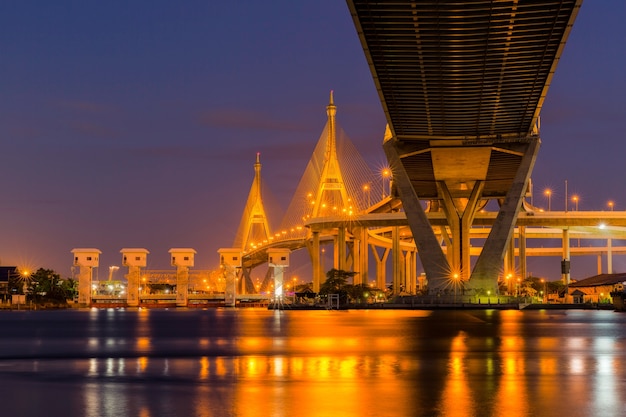 Ponte Bhumibol em Banguecoque