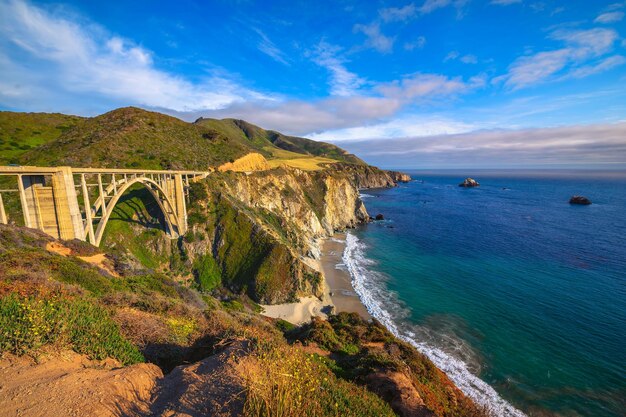 Foto ponte bixby e rodovia da costa do pacífico na califórnia