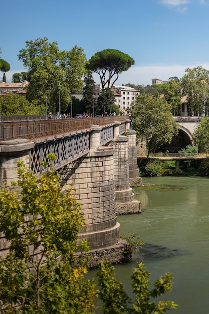 Ponte Bridge Palatino también conocido como Puente Inglés que conecta los distritos de Ripa y Trastevere Se llama así por el movimiento a la izquierda