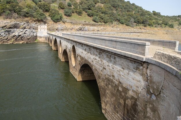 Ponte Cardenal sobre o rio Tejo no Parque Nacional de Monfrague