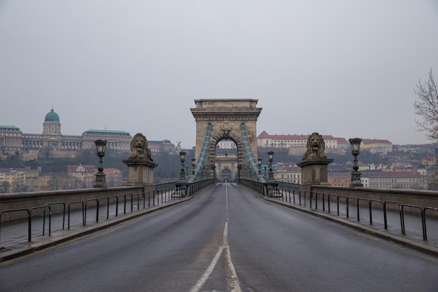 Ponte Chain em Budapeste sobre o Rio Danúbio