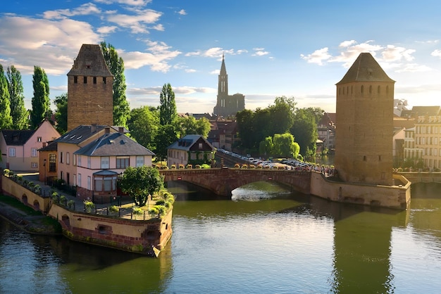 Ponte coberta Pont Couverts em Strasbourgh no distrito Petite France, Alsácia