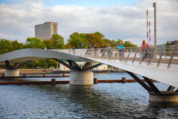 Ponte com turistas em Copenhague