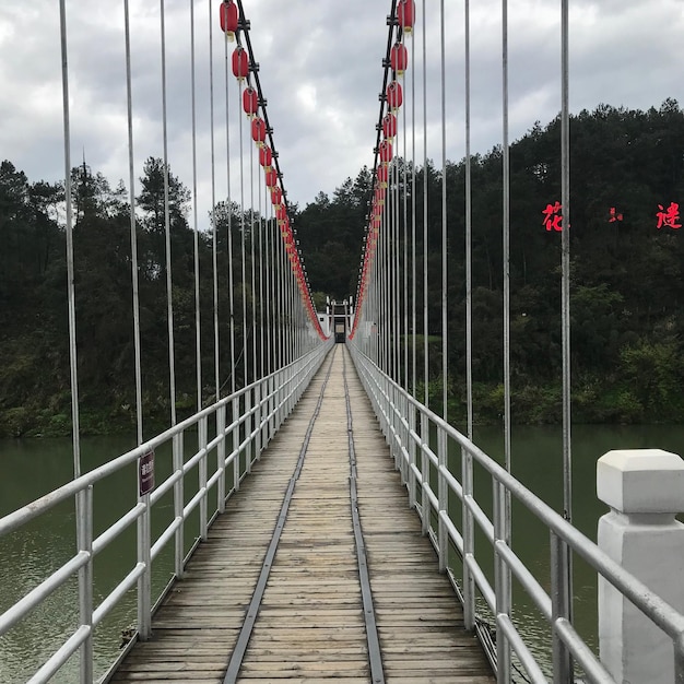 Foto ponte contra o céu