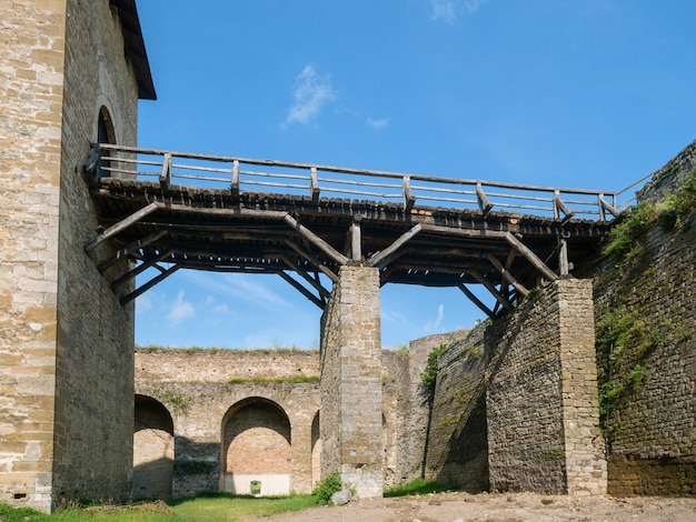 Ponte da fortaleza que leva ao Castelo de Khotyn