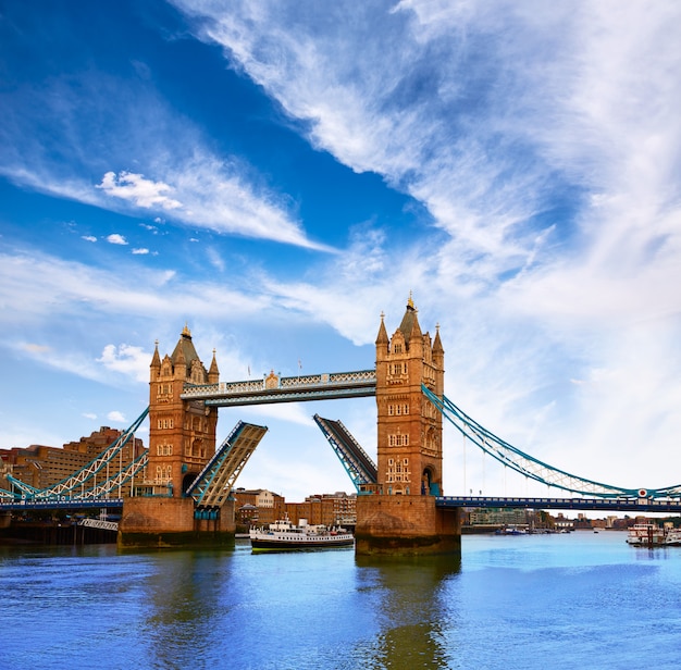 Ponte da torre de londres sobre o rio tamisa