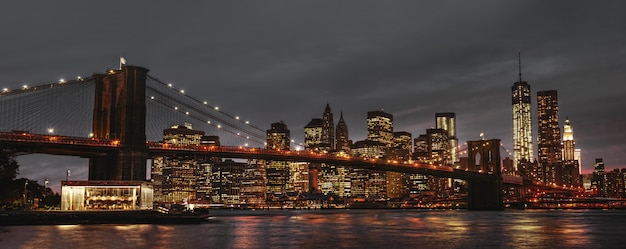 Ponte de brooklyn e manhattan ao pôr do sol