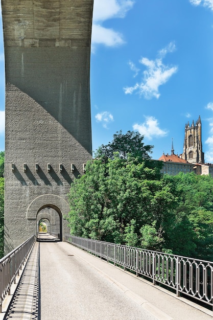 Ponte de Friburgo na Suíça