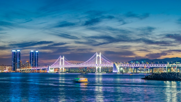 Ponte de gwangan na cidade de busan, coreia do sul.