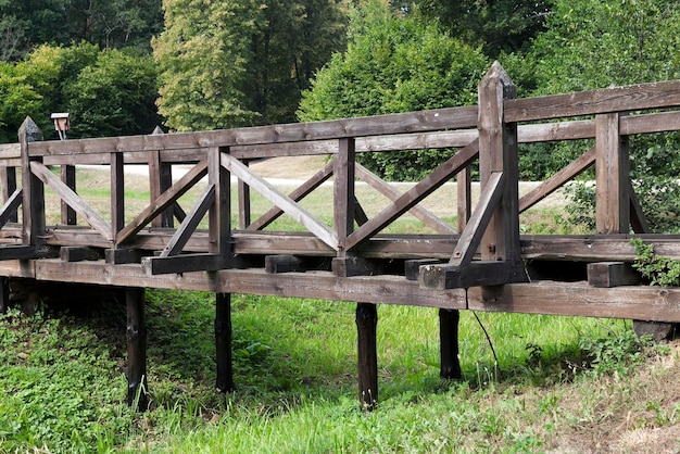 Ponte de madeira velha