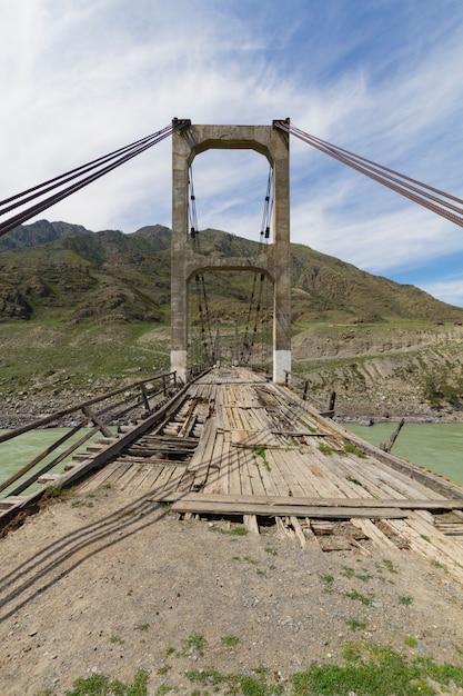 Ponte de madeira velha