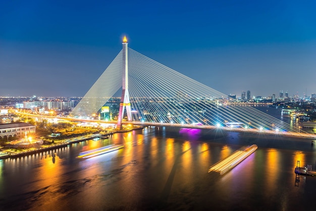 ponte de paisagem urbana de noite da cidade de Banguecoque
