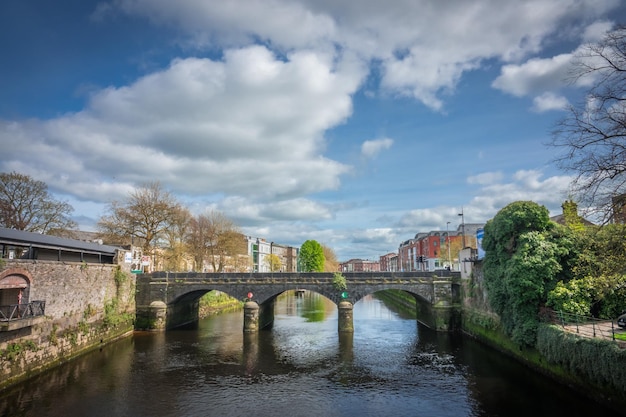 Ponte de pedra velha em Limerick