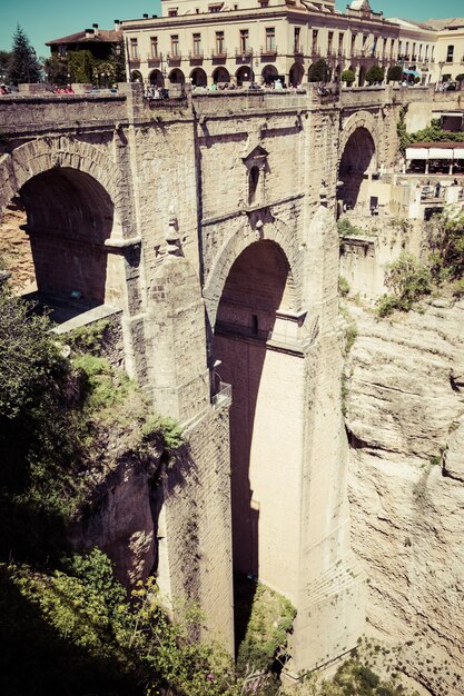 Foto ponte de ronda, uma das aldeias brancas mais famosas de málaga, andaluzia, espanha