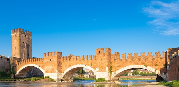 Ponte de Verona Itália Castelvecchio no rio Adige Antigo castelo de turismo ao nascer do sol