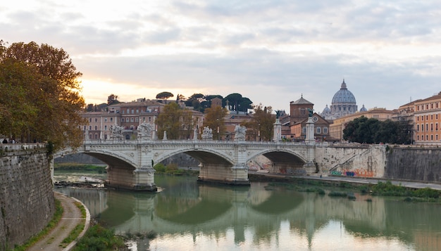 Ponte de vittorio emmanuel ii e basílica de são pedro