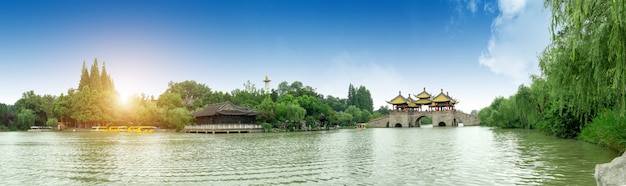 Ponte delgada do Lago Oeste Yangzhou Wuting